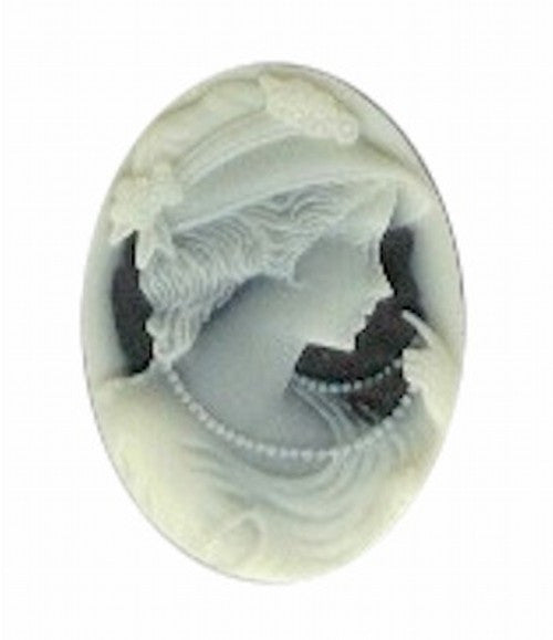 Lady with pearls 25x18mm Black and Ivory Resin Cameo 28A