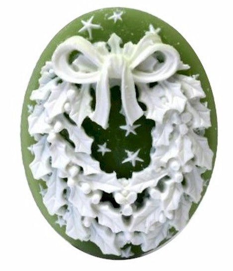Christmas Wreath Resin Cameo 40x30mm Green White Holiday Theme Cabochon 4c