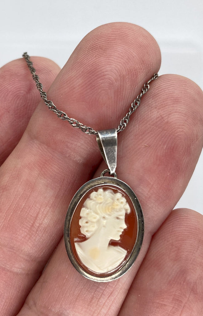 Petite Silver Vintage Italian Cameo Necklace Hand carved carnelian Conch Shell Pendant 18 inch chain  F212