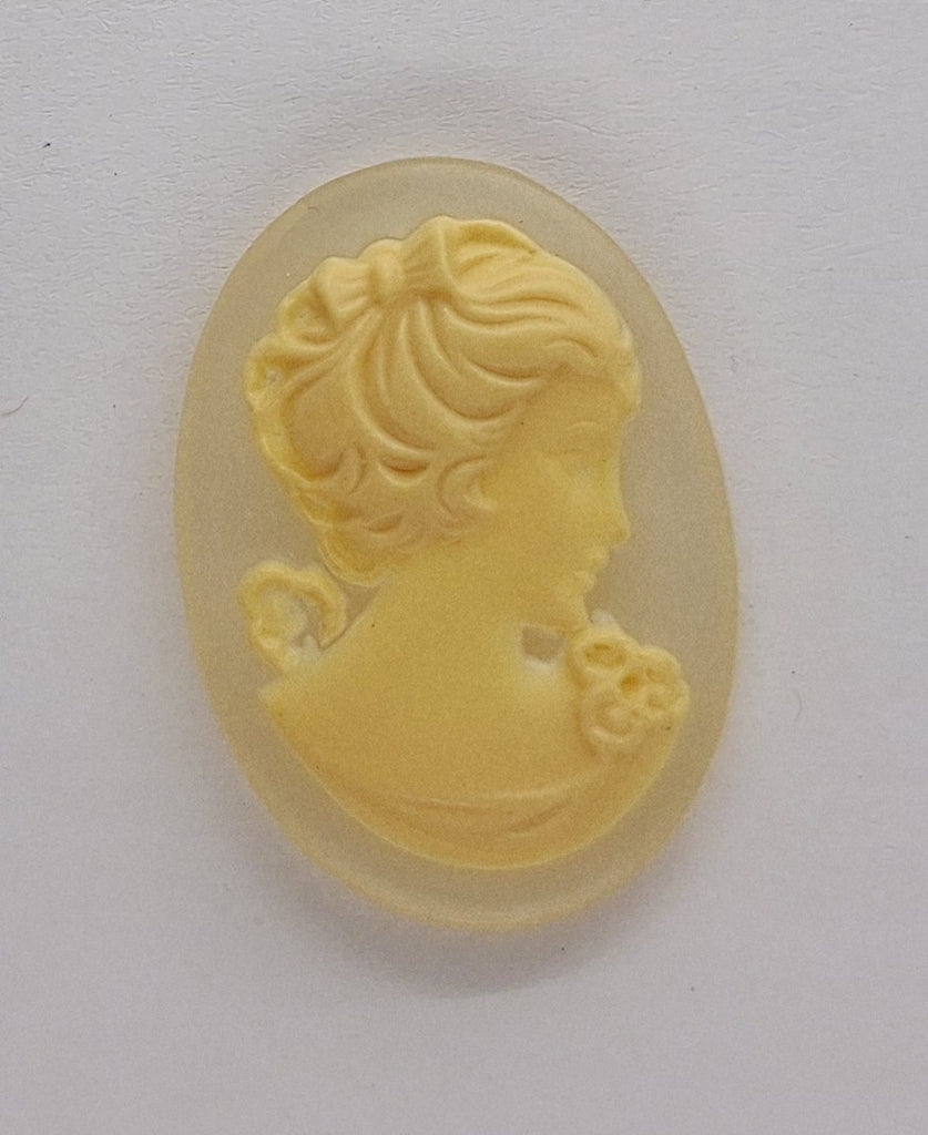 25x18mm Crystal and creme Color Woman with Short Hair Resin Cameo S4192