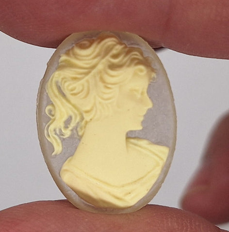 25x18mm Crystal Color Ponytail Girl Resin Cameo S4223
