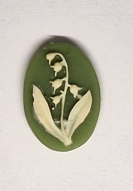 14x10mm green and ivory lily of the valley resin cameo L761