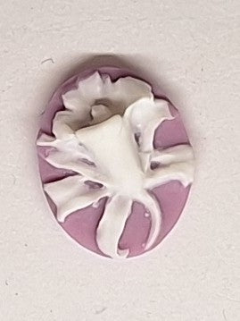 10x8mm Lilac and White Daffodil Resin Cameo Cabochon 38A
