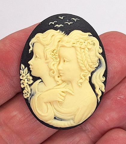 40x30mm Black and Ivory Two Girls Twins Oval Resin Cameo 813q