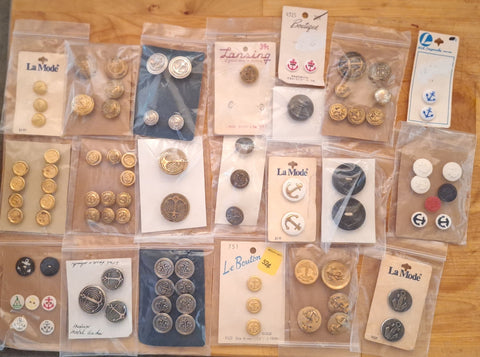 Lot of Modern Vintage Anchor Buttons on original cards B705