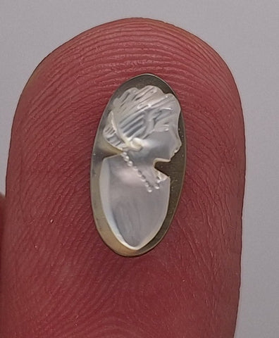 13.5x7mm Mother of Pearl Cameo C275
