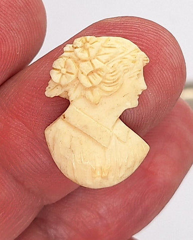 22x15mm Antique Carved Shell Profile of Woman C295