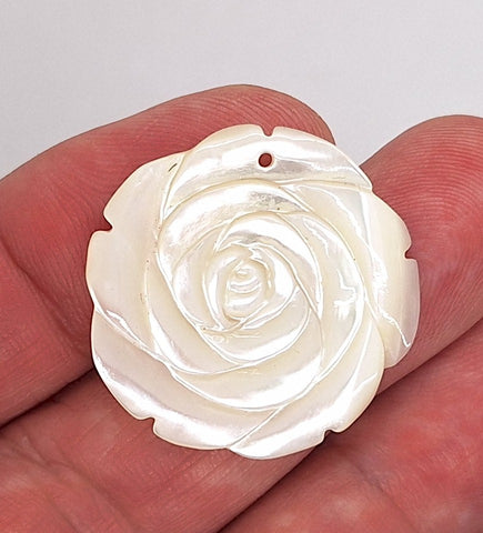 30mm Mother of Pearl Rose with drilled hole Centerpiece C305