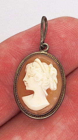 Petite Silver Vintage Italian Cameo Pendant Hand carved carnelian Conch Shell F278