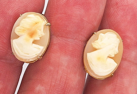 Italian Shell Cameo Screwback Earrings F282