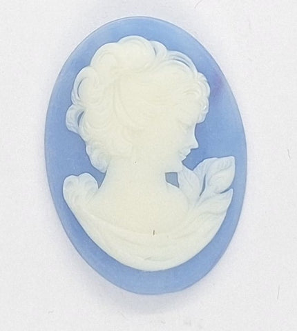 25x18mm Blue and White Woman with Short Hair Resin Cameo J191
