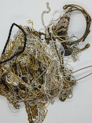 READ DESCRIPTION Pile of tangled chain. over 1LB (SECONDS and DISCONTINUED) L638