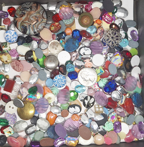 CLOSEOUT - 1/2LB of Glass Stones and Random Stuff. Read description. L686 image 1