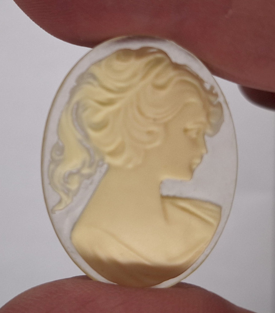 40x30mm Victorian Woman with Ponytail Crystal and Creme Resin Cameo S4193