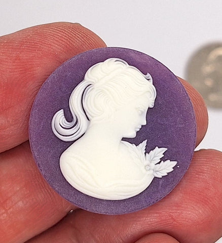 30mm Purple and White Victorian Ponytail Woman Resin Cameo J119
