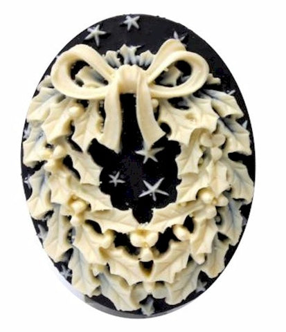 Christmas Wreath Resin Cameo 40x30mm Black Ivory Holiday Theme Cabochon 2c