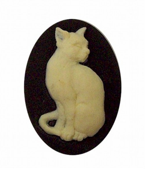25x18mmSitting Cat Cameo Black and Ivory Resin Cameo 388x